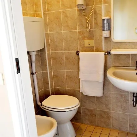 Pensión In Guest - New Cirene Triple Comfort Rímini