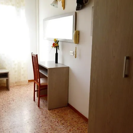 In Guest - New Cirene Triple Comfort Pensión *